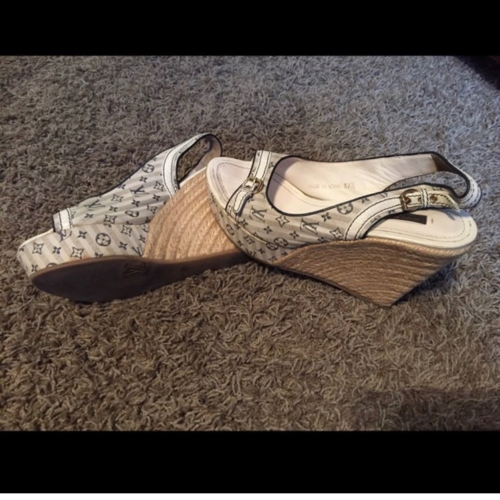 💯 authentic Louis Vuitton wedges